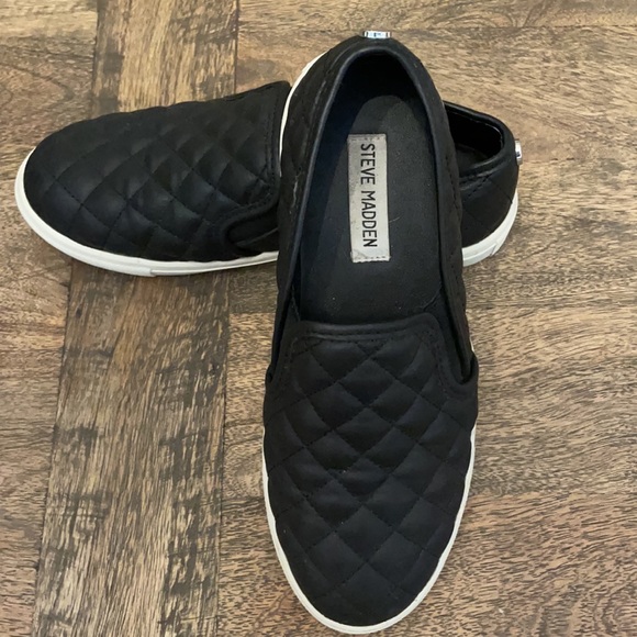 Steve Madden Quilted Slides (Girls) - Picture 2 of 3